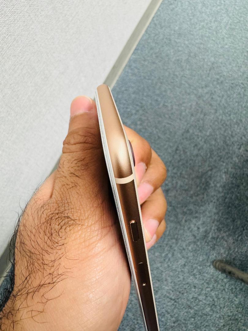 iPhone 8 64GB ゴールド
