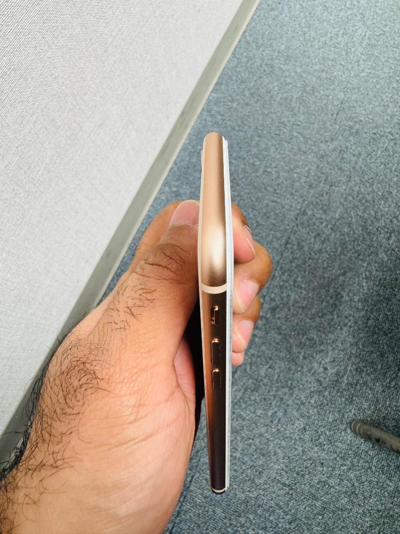 iPhone 8 64GB ゴールド