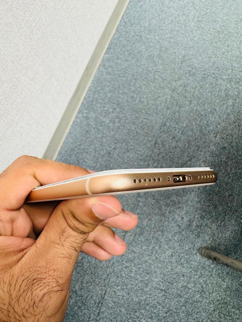 iPhone 8 64GB ゴールド