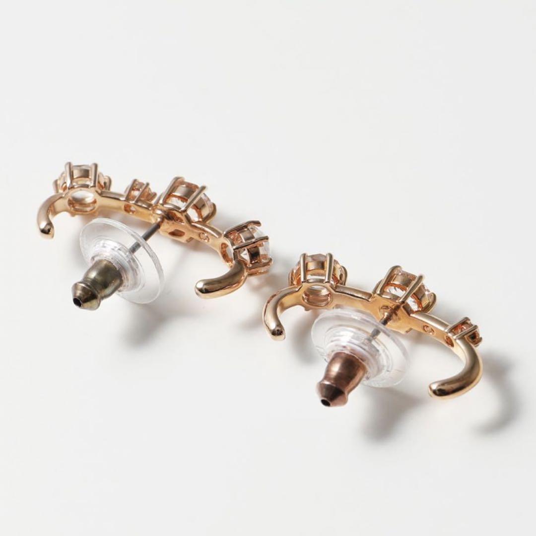 【美品】スワロフスキー⭐︎ピアス