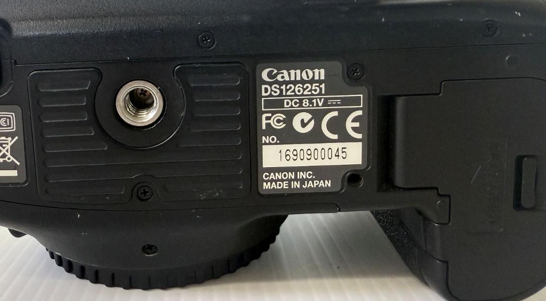 Canon キヤノンデジタル一眼レフカメラ EOS7D チャージャー付