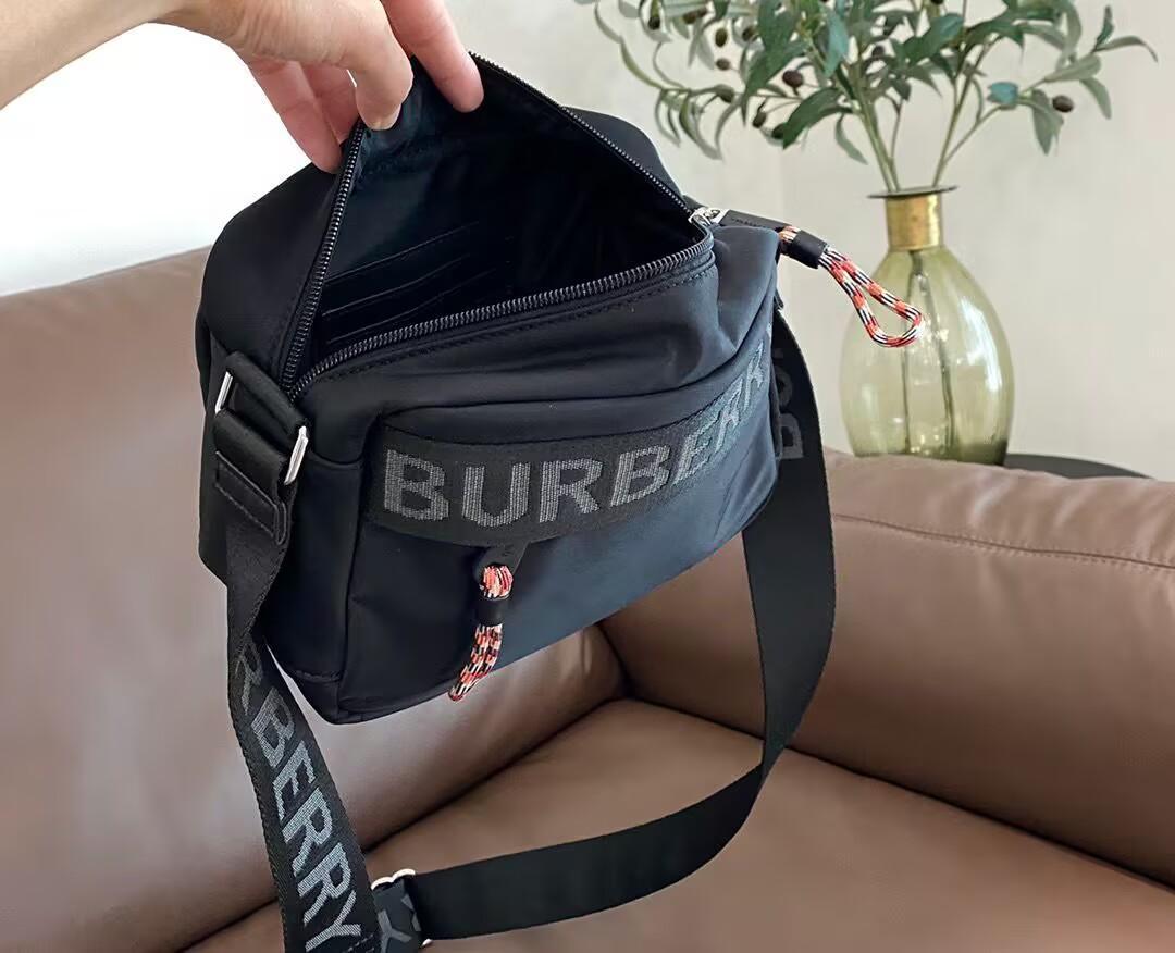 美品バーバリー Burberry メンズ ショルダーバッグ　ブラック