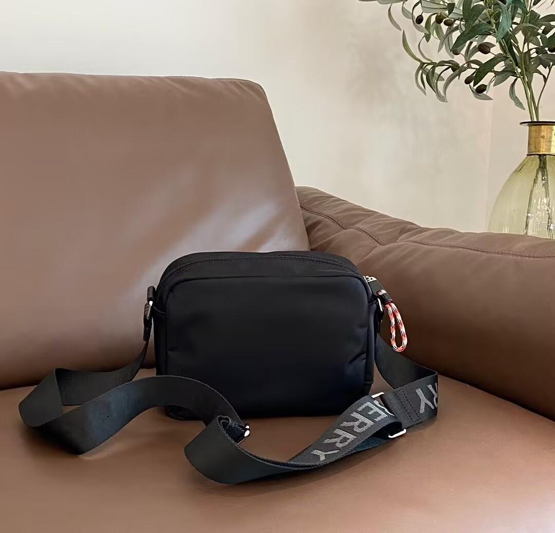 美品バーバリー Burberry メンズ ショルダーバッグ　ブラック