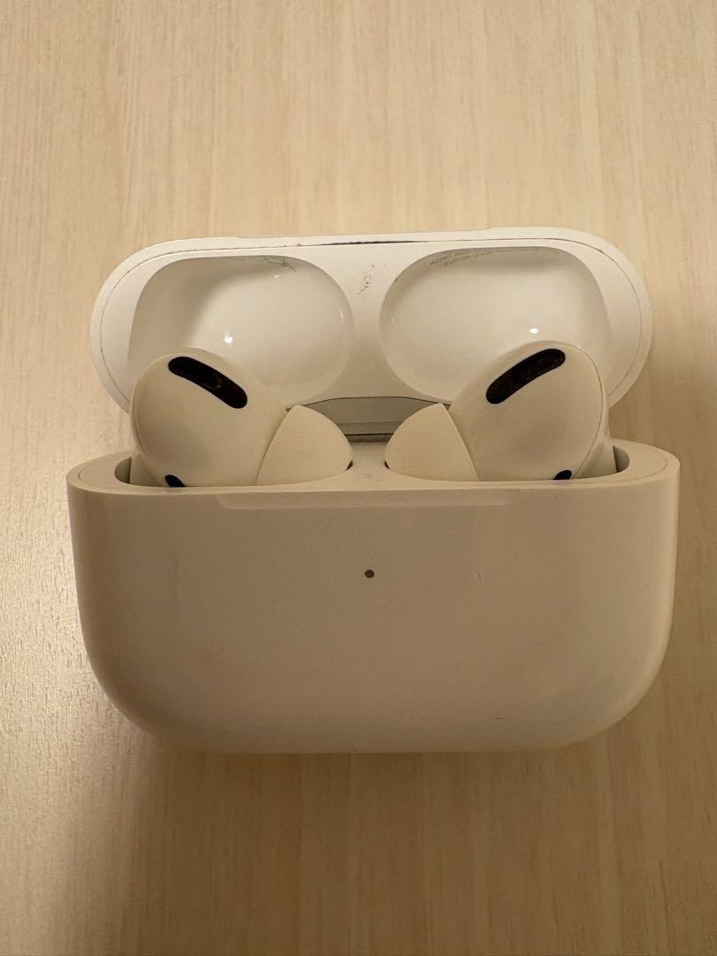 訳ありAirPods Pro 第一世代　ホワイト 充電ケース付き