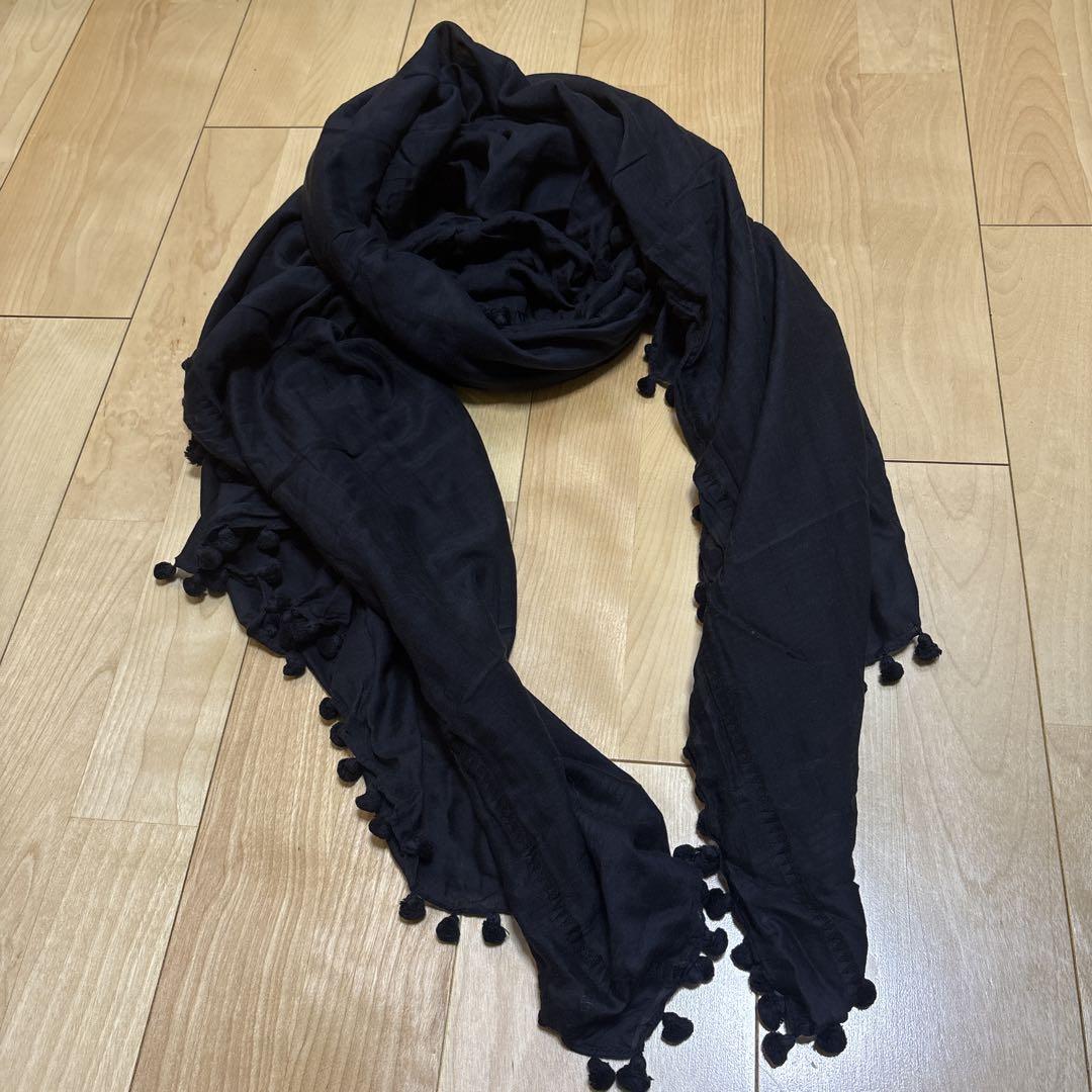 マッタ　matta ボンボン　ストール　ブラック matta 黒ポンポン付きストール - メルカリ