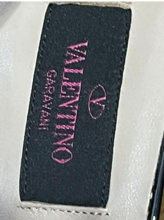 新品　ヴァレンティノ　VALENTINO パンプス　エナメル　黒　ピンク  37 新品 ヴァレンティノ VALENTINO パンプス エナメル 黒 ピンク 37 靴