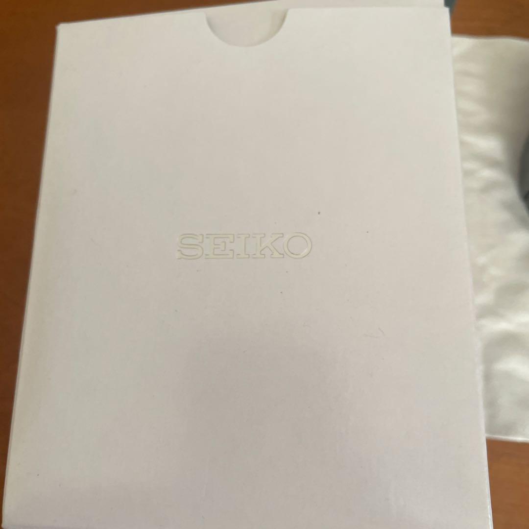 SEIKO 自動巻き時計 ブラックとワインダー