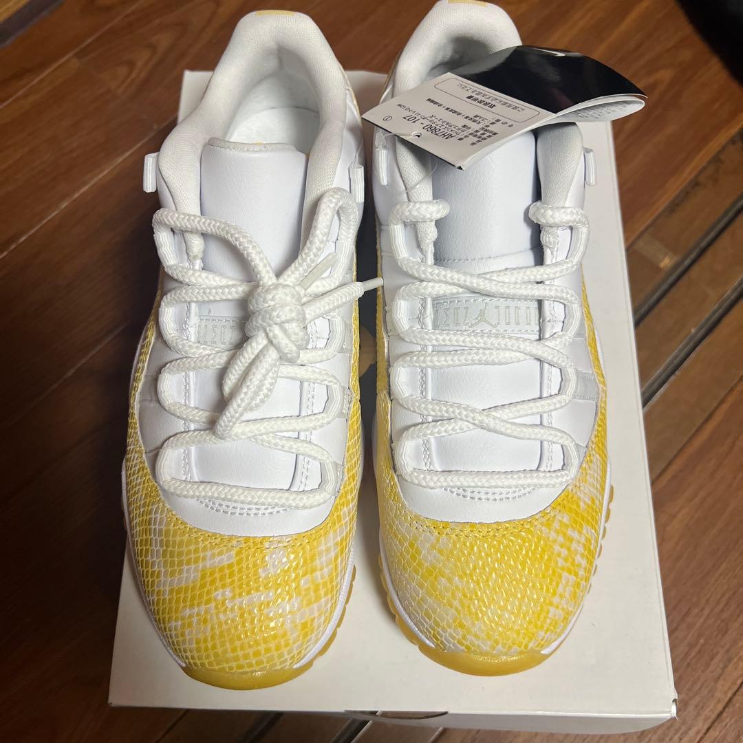 Air Jordan 11 Low ホワイト/イエロー 7.5シューズ(女性用)