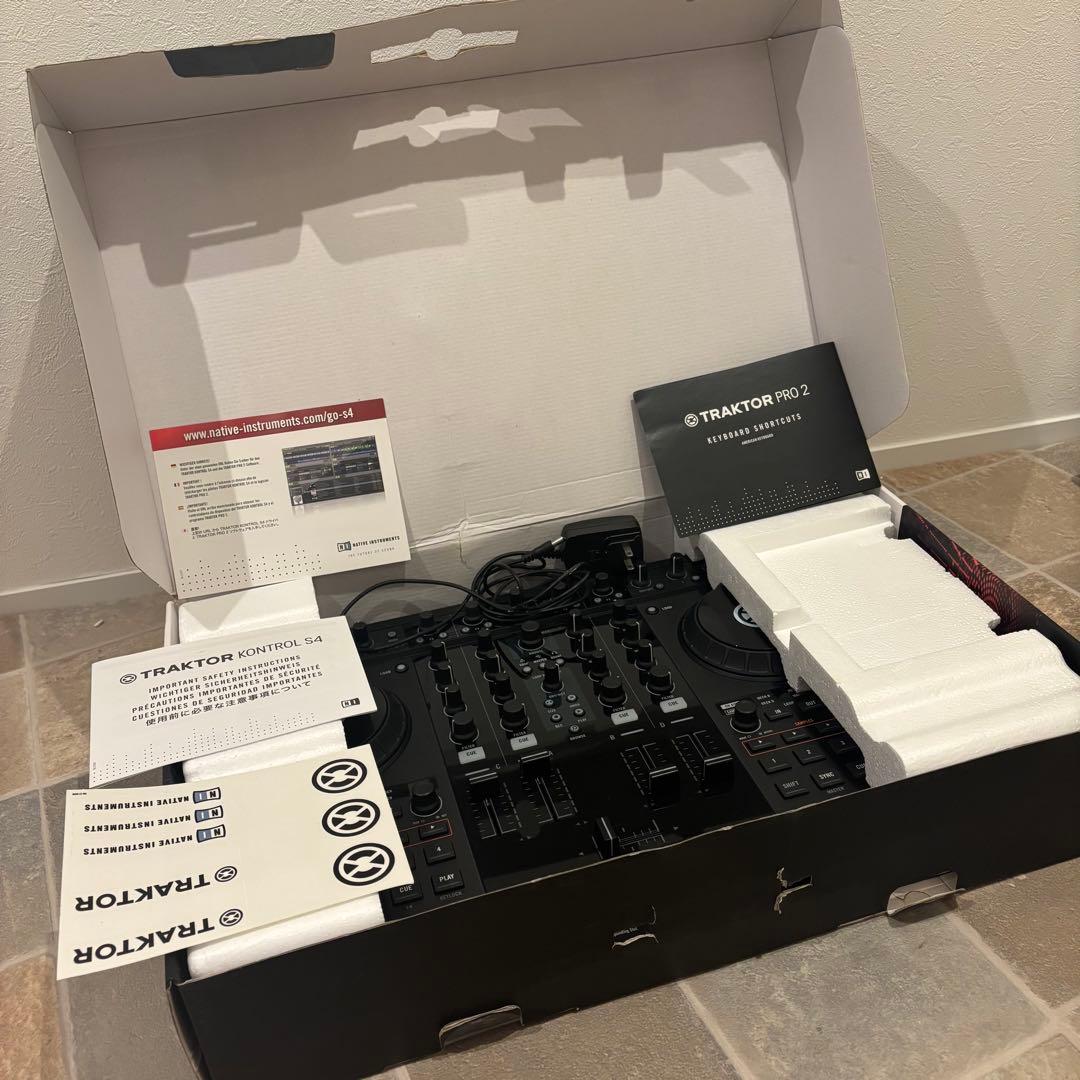 S4 DJコントローラー目立った傷や汚れなし