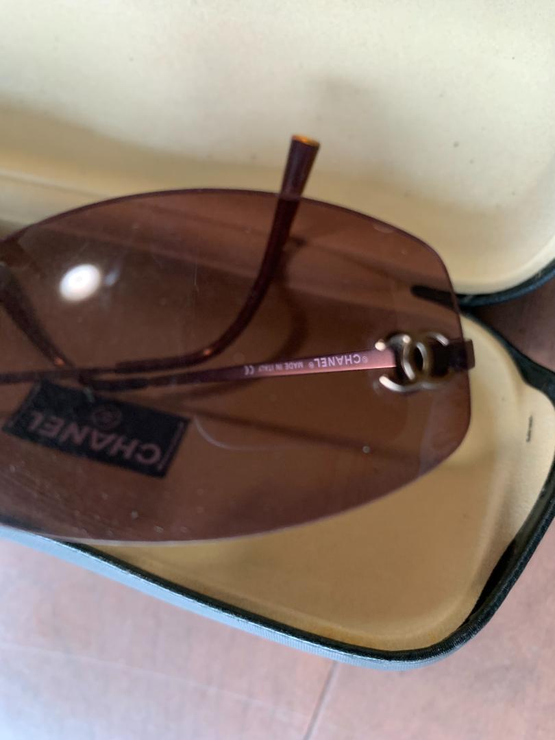 Chanelシャネル　ファッション・サングラス　（スペアグラス付き）