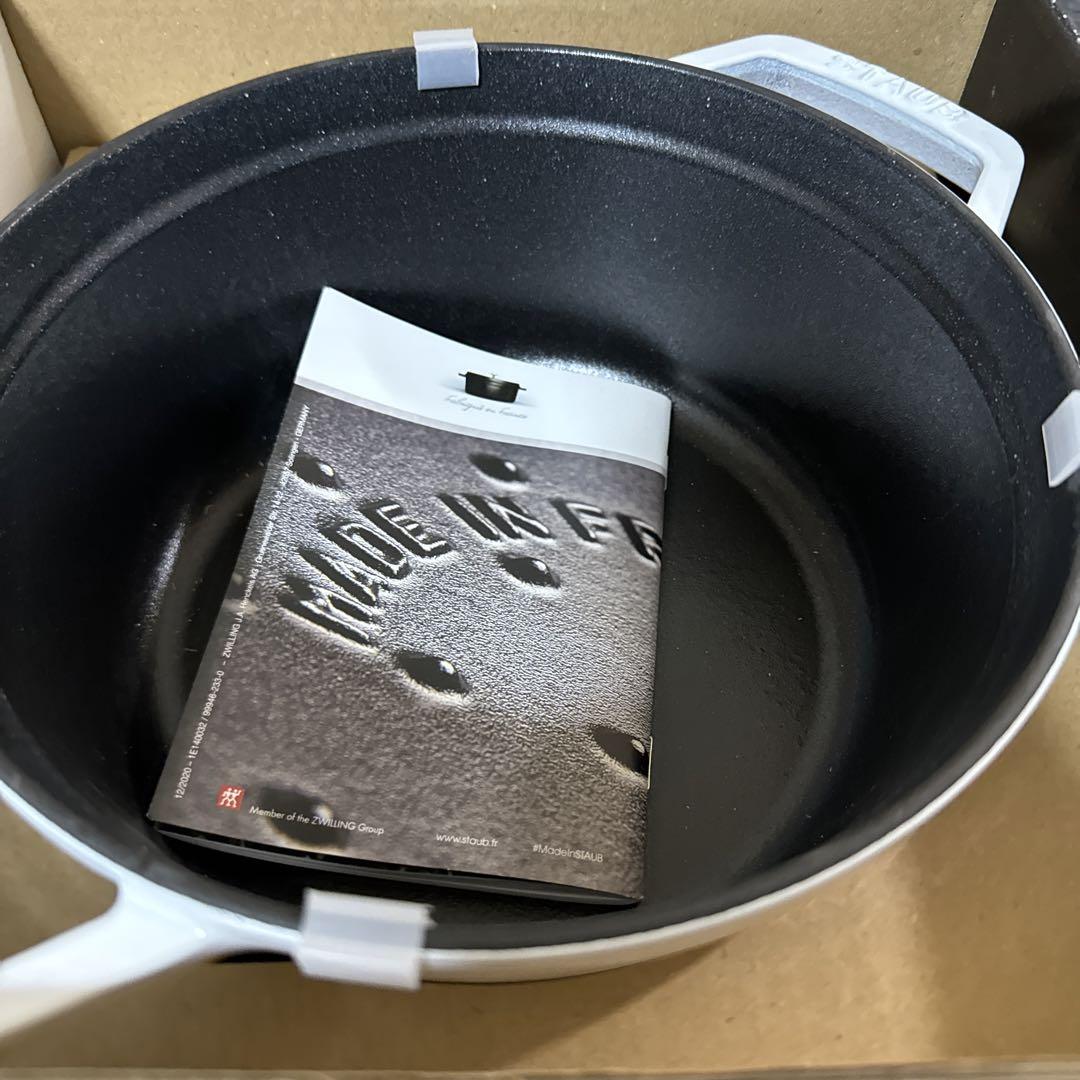 staub ピコ　ココット　ラウンド　ホワイト　22cm
