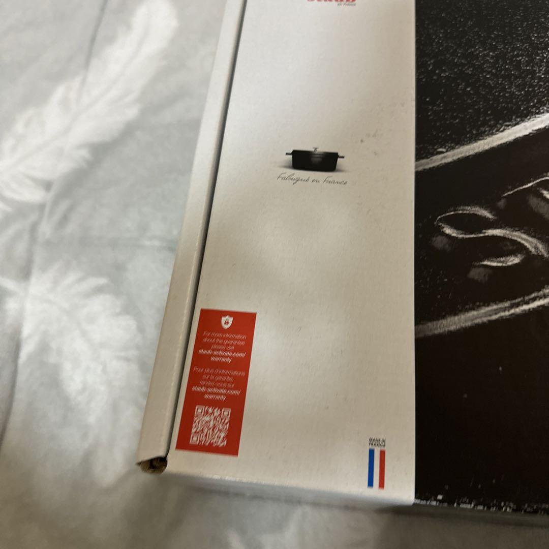 staub ピコ　ココット　ラウンド　ホワイト　22cm
