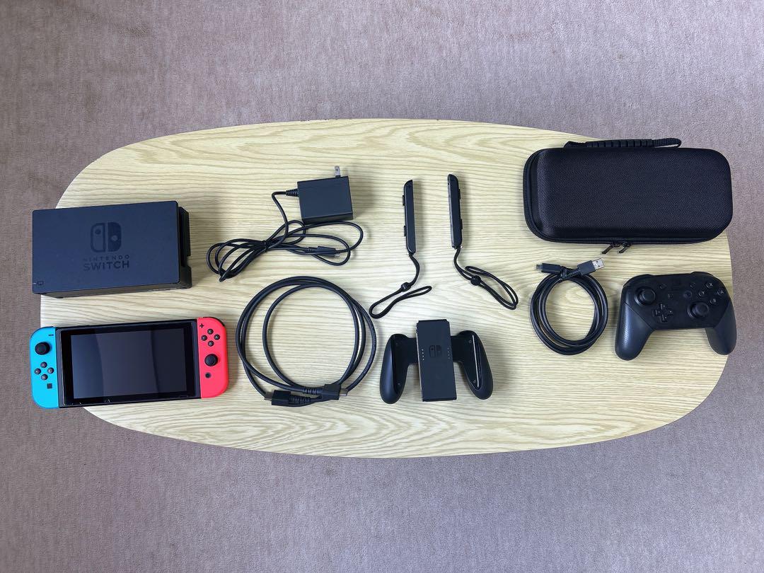 Nintendo Switch本体青赤＋コントローラー、本体ケース、充電ケーブル Nintendo Switch本体青赤＋コントローラー、本体ケース、充電