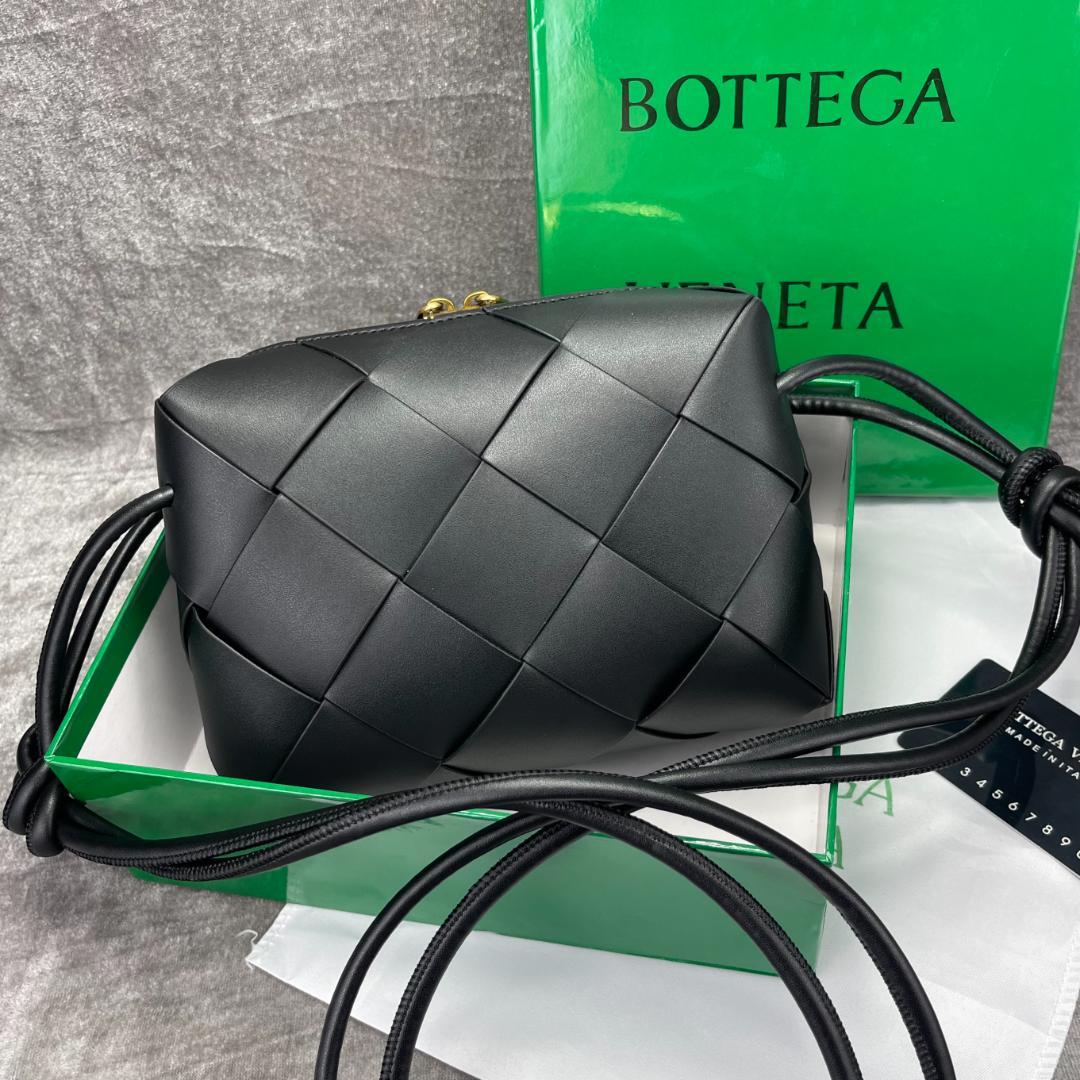 極美品 ボッテガヴェネタ スモール カセット カメラバッグ