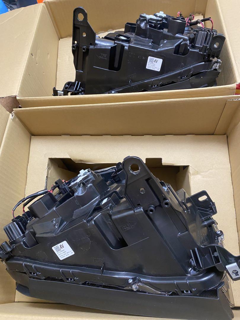 【送料込】トヨタ純正品 ランクル250 角目ヘッドライト 左右