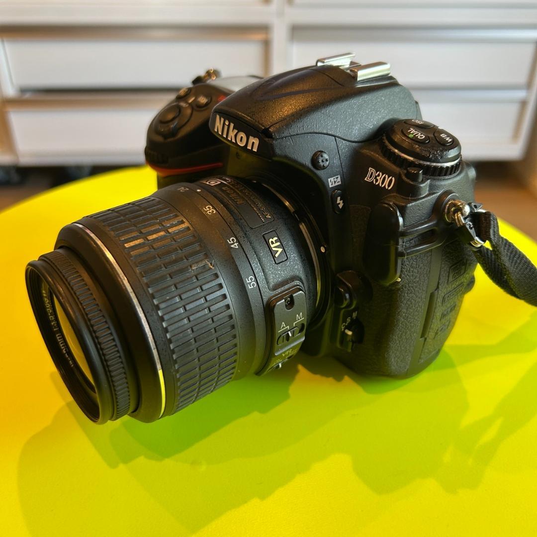 Nikon D300 本体セット 18-55mm f/3.5-5.6G Nikon D300 本体セット 18-55mm f/3.5-5.6G