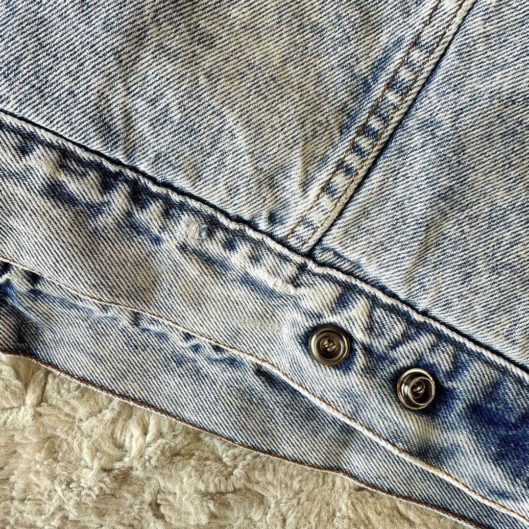 Levis