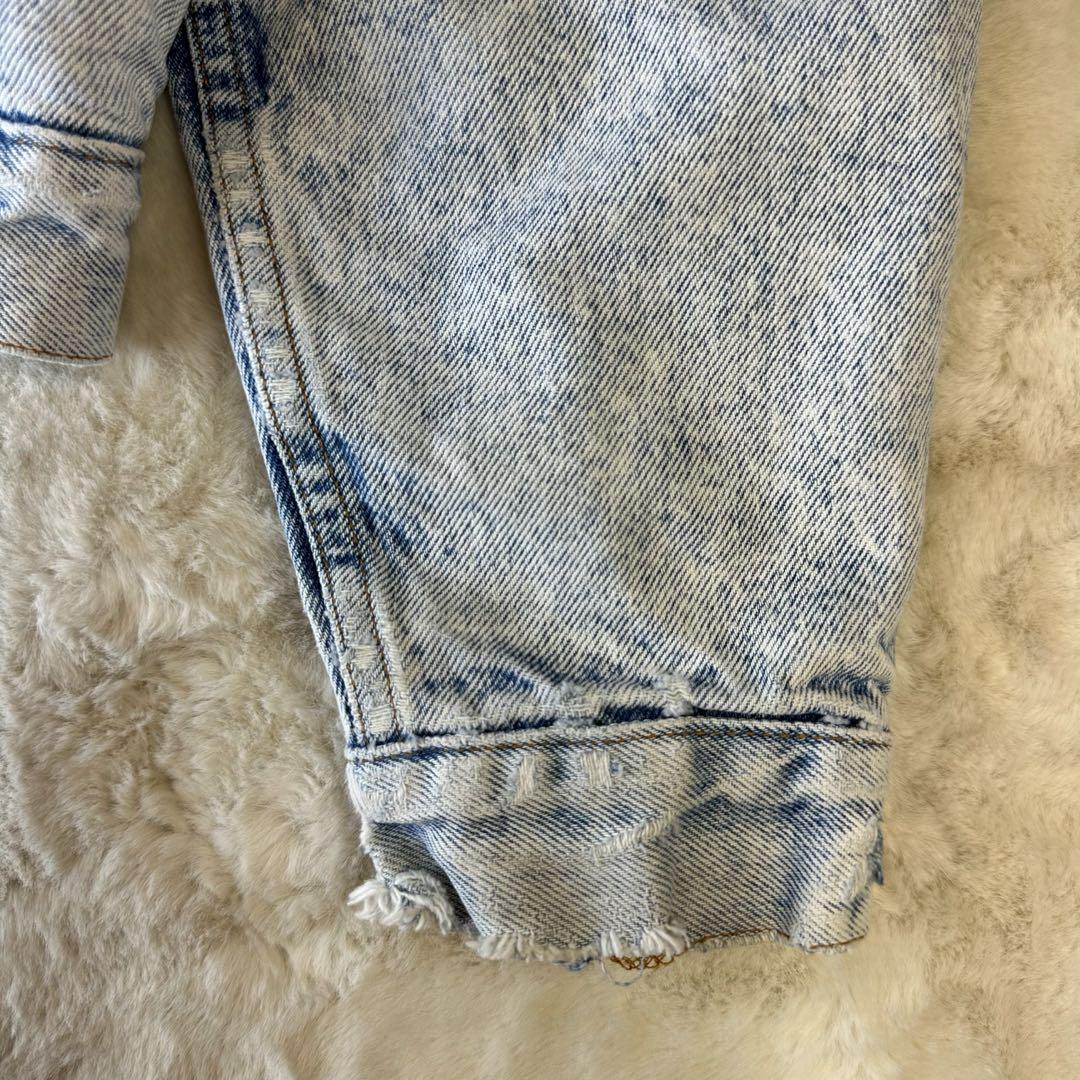 Levis