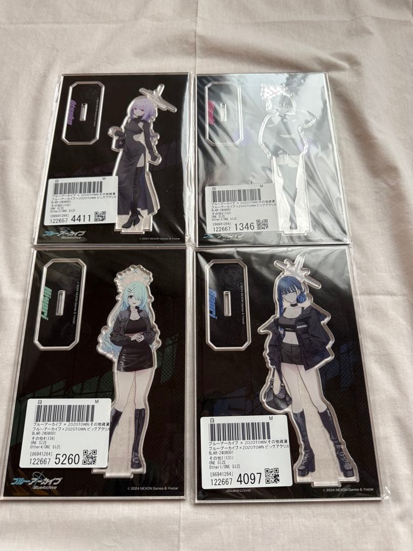 ブルーアーカイブ アリウスZOZOTOWNコラボ アクリルスタンド新品、♥