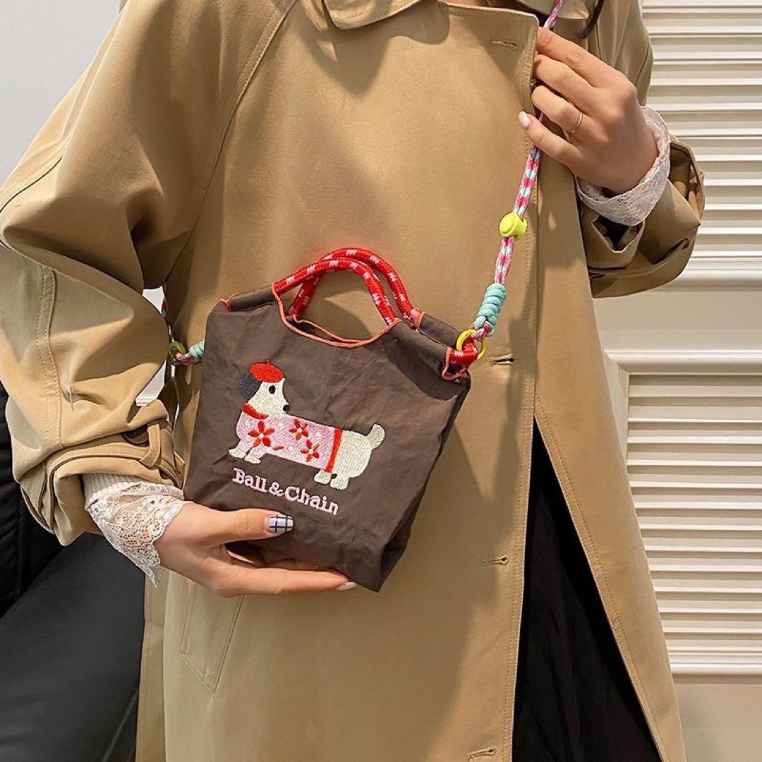 チェック柄犬刺繍ショルダーバッグ 売り尽くしセール新品 刺繍 ショルダーバッグ（犬柄）ホワイト