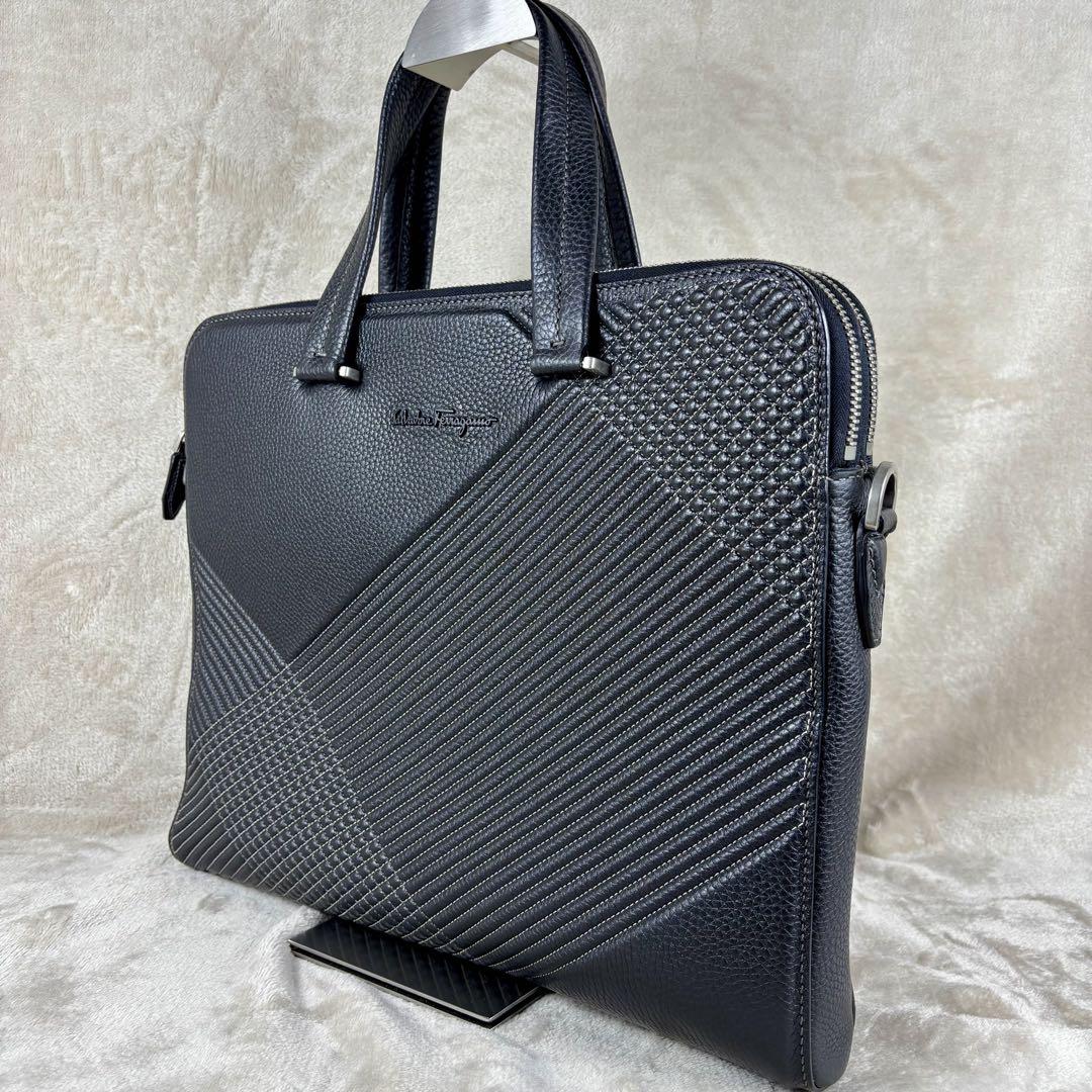極美品　希少　フェラガモ　ビジネスバッグ　ブリーフケース　本革レザー　黒