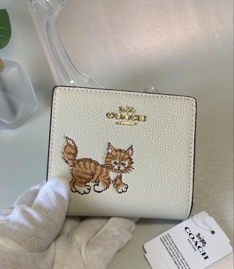 COACH ２つ折り財布ネコ柄白