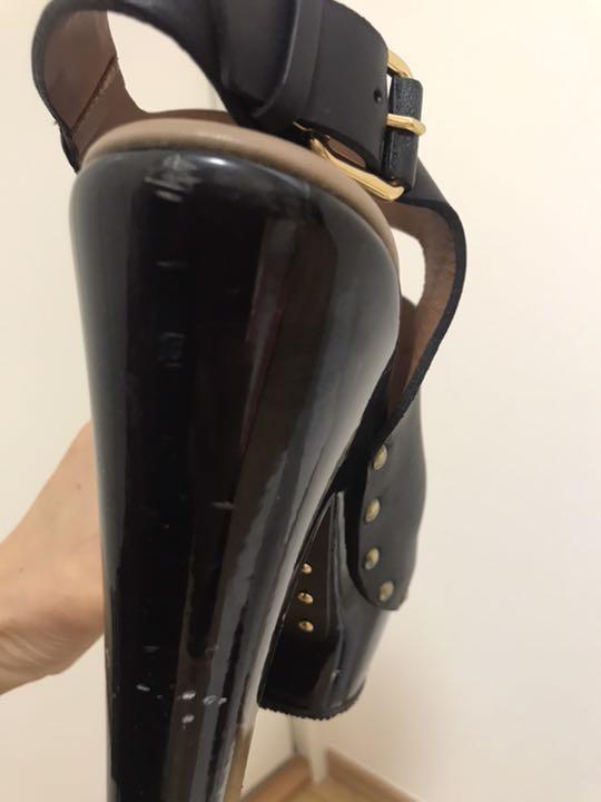 GIVENCHY