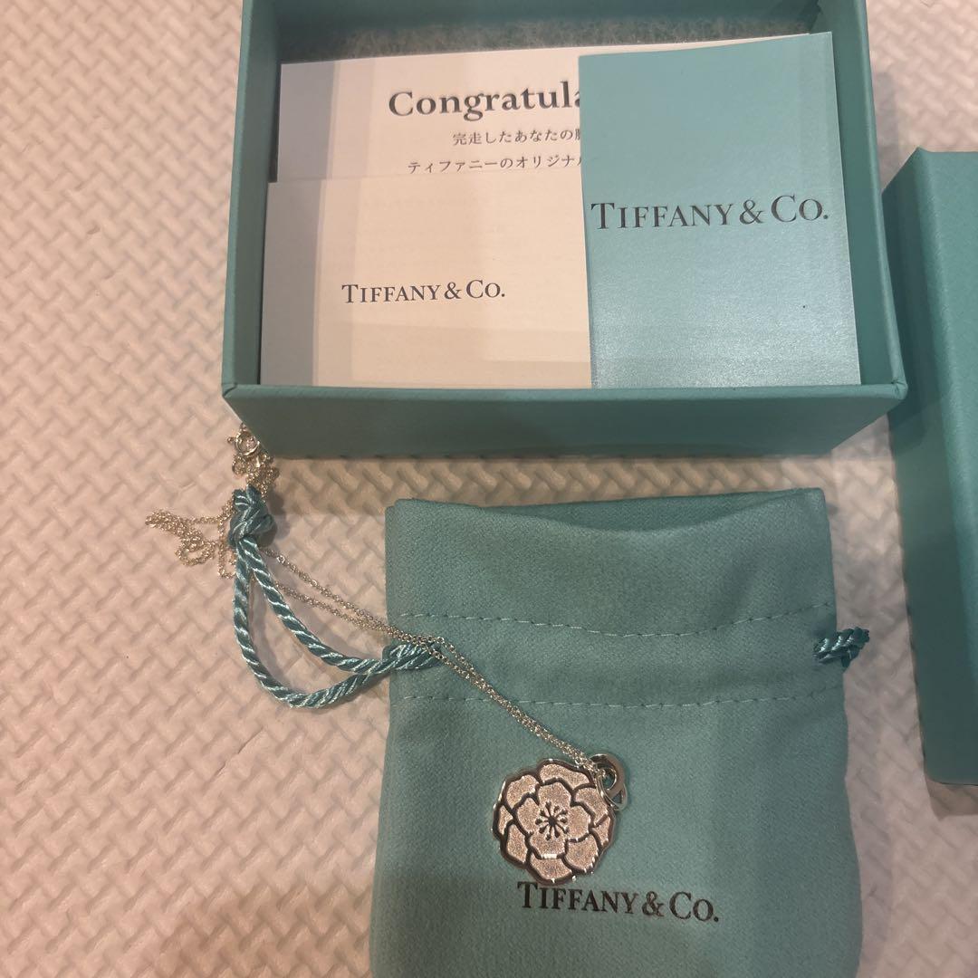 Tiffany & Co. シルバーネックレス 花モチーフ
