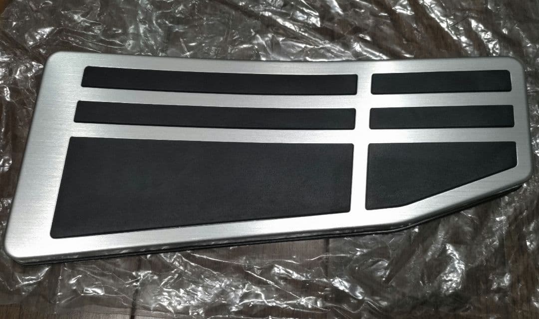 レクサス NX350 Fスポーツ アルミフットレスト目立った傷や汚れなし