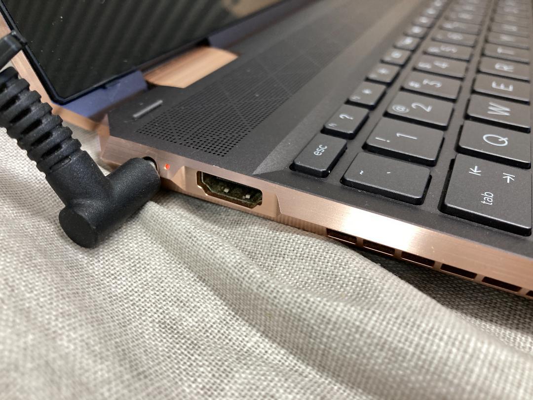 Spectre x360 2-in-1 プレミアム 4K AMOLED