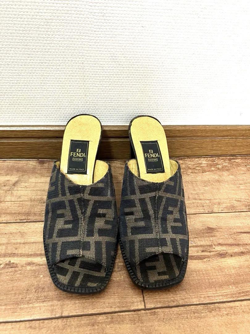 FENDI (フェンディ) ズッカ柄 ヒールサンダル ブラウン 　希少　匿名発送