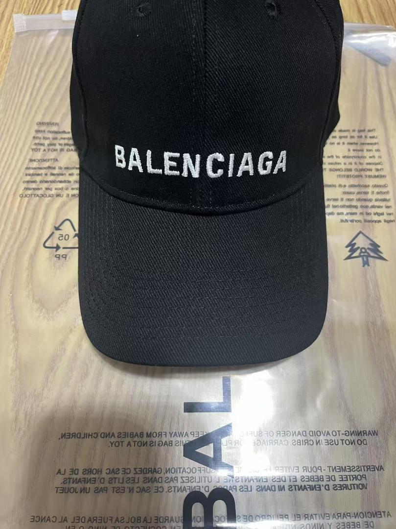 BALENCIAGA ブラック ベースボールキャップ