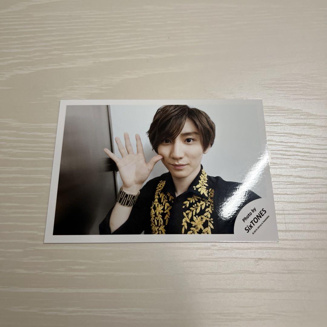 SixTONES 京本大我 セルフィー 公式写真① - メルカリ
