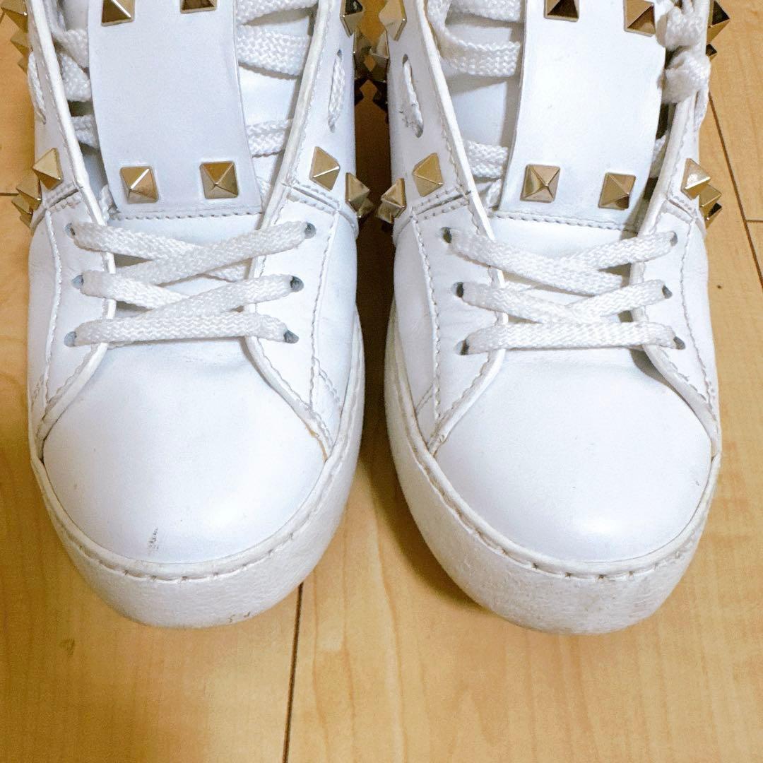 付属品有VALENTINO