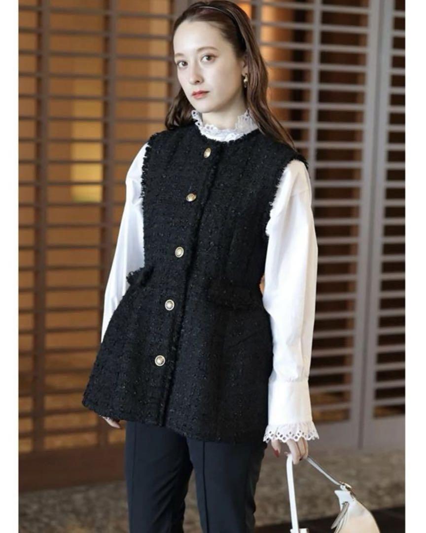 美品 アルページュストーリー　ツイードペプラムジレ 金ボタン