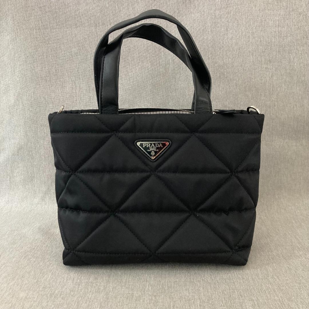 PRADA ブラック キルティング ショルダーバッグ - メルカリ