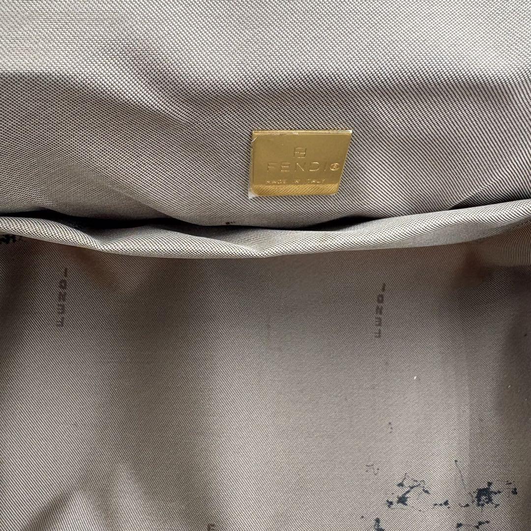 FENDI フェンディ