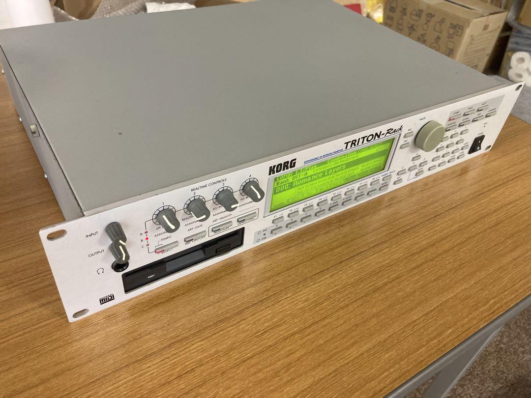 KORG TRITON-Rack SCSI端子カバーなし、底面の塗装はげ他
