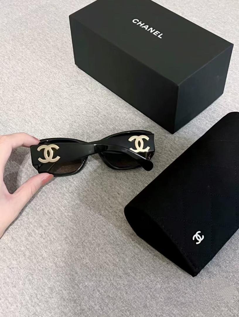CHANEL ブラック サングラス ロゴ付き 新品未使用】CHANEL ブラックロゴサングラス - メルカリ