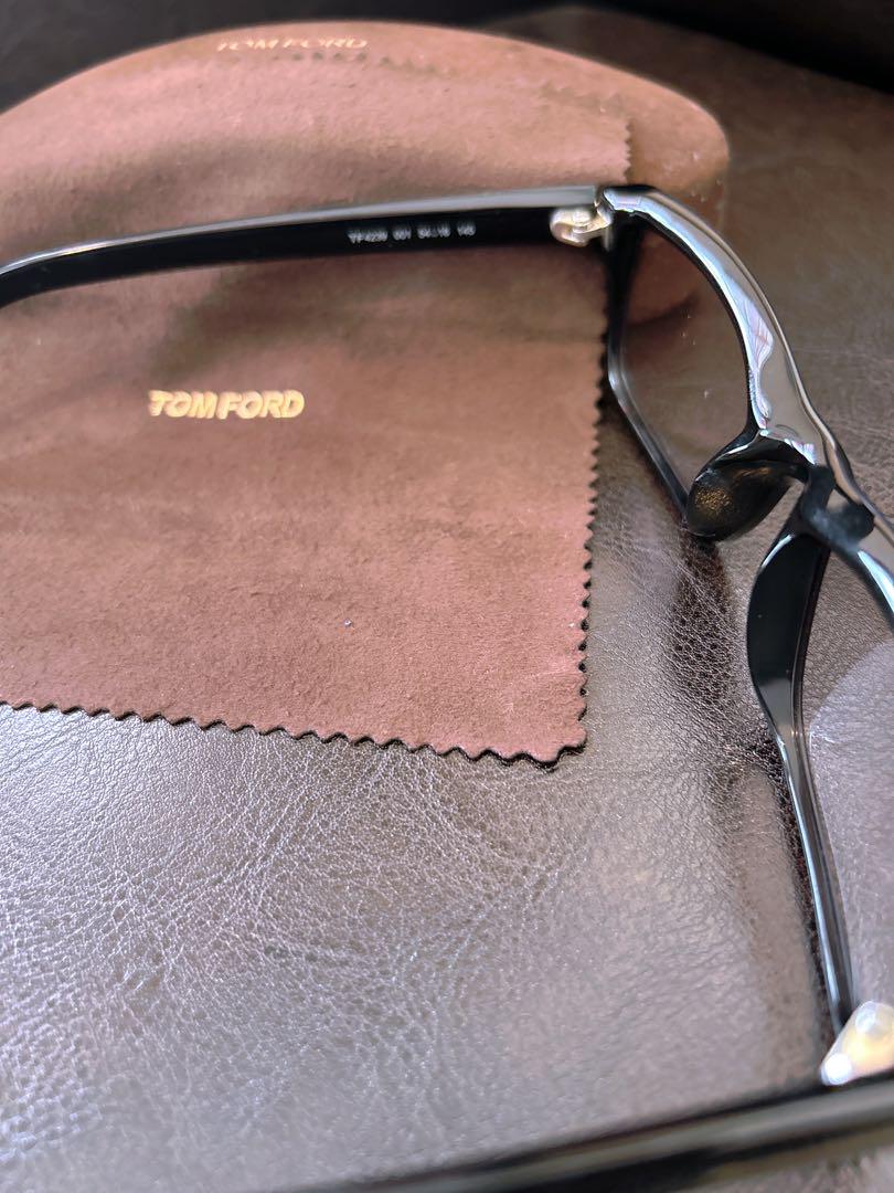 TOM FORD TF 4239サングラス