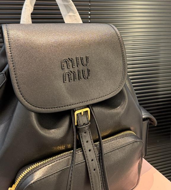 超特価★新品 ブラックmiumiuリュック