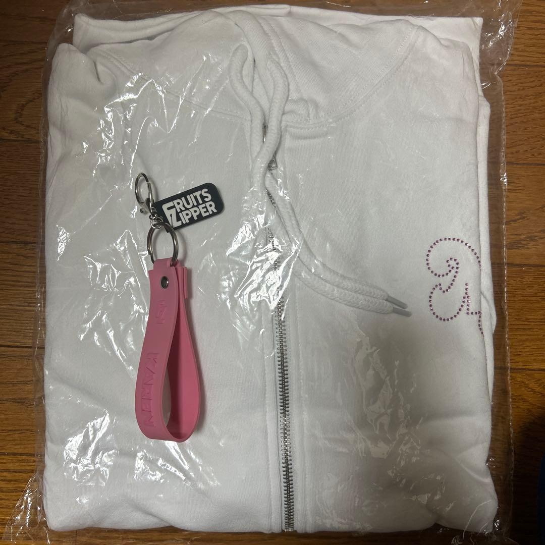 松本かれん　生誕パーカー　（ファンライトストラップ付き）