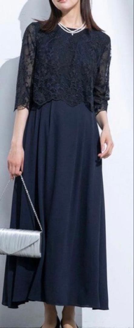 ビジューの小花柄がオシャレで可愛いイブニングドレス♩.•