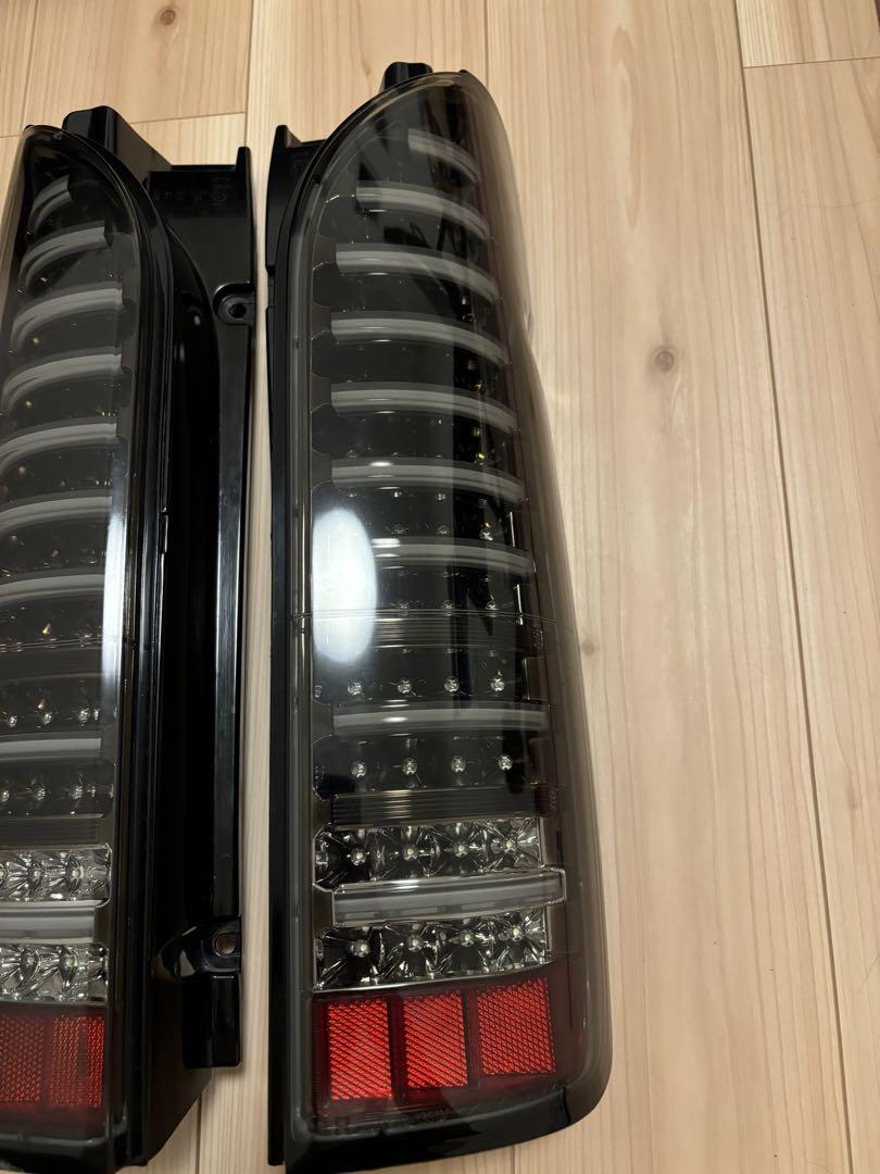 ハイエース ヴァレンティ LEDテールランプ スモーク - パーツ
