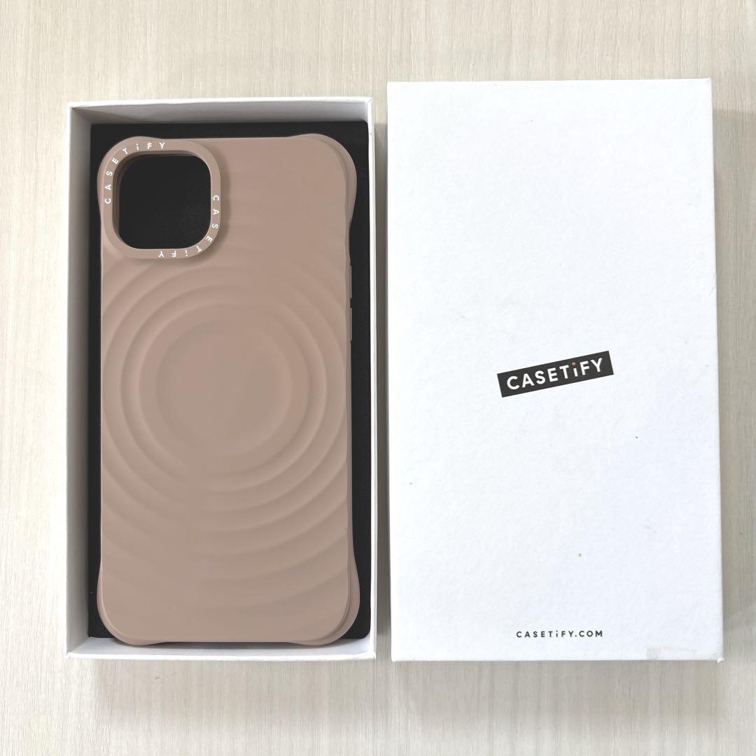 CASETiFY ウェーブ シリコン iPhone 15 Plusケース(ラテ)