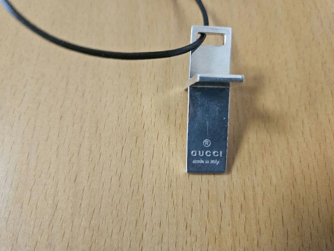 グッチクロスシルバーネックレス