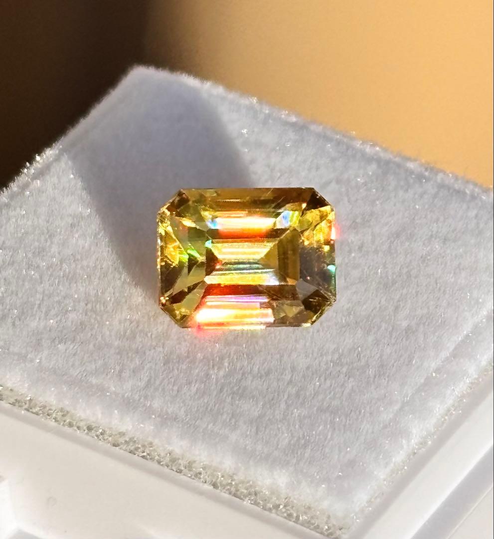 スフェーン 2.40ct 圧巻のファイア な天然宝石GEMSTONE