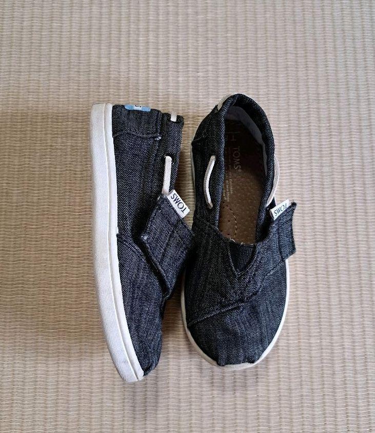 トムス TOMS キッズシューズ スリッポン T8 (15㎝) - メルカリ トムス TOMS キッズシューズ スリッポン T8 (15㎝) - メルカリ