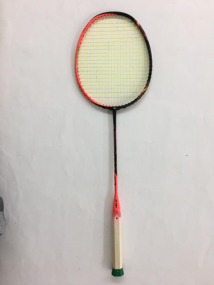 国内配送】 【韋駄天様専用】【中古/美品】YONEX アストロクス77 元