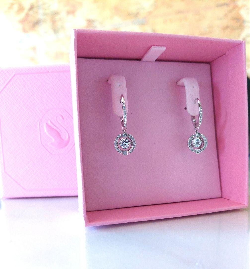 新品 SWAROVSKI Una スパーリングダンス ピアス スワロフスキー